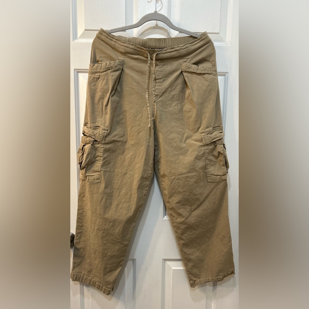 Athleta Paradise Mid Rise Straight Leg Cargo Pant Khaki Size M Casual Outdoors